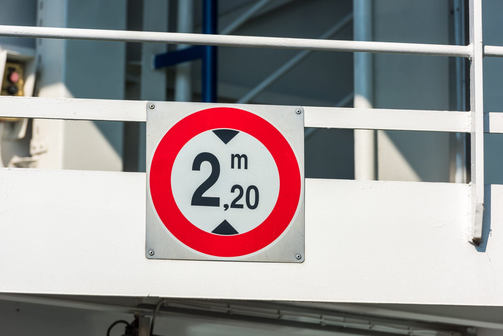 Sign of height restriction at the entrance to the ferryboat